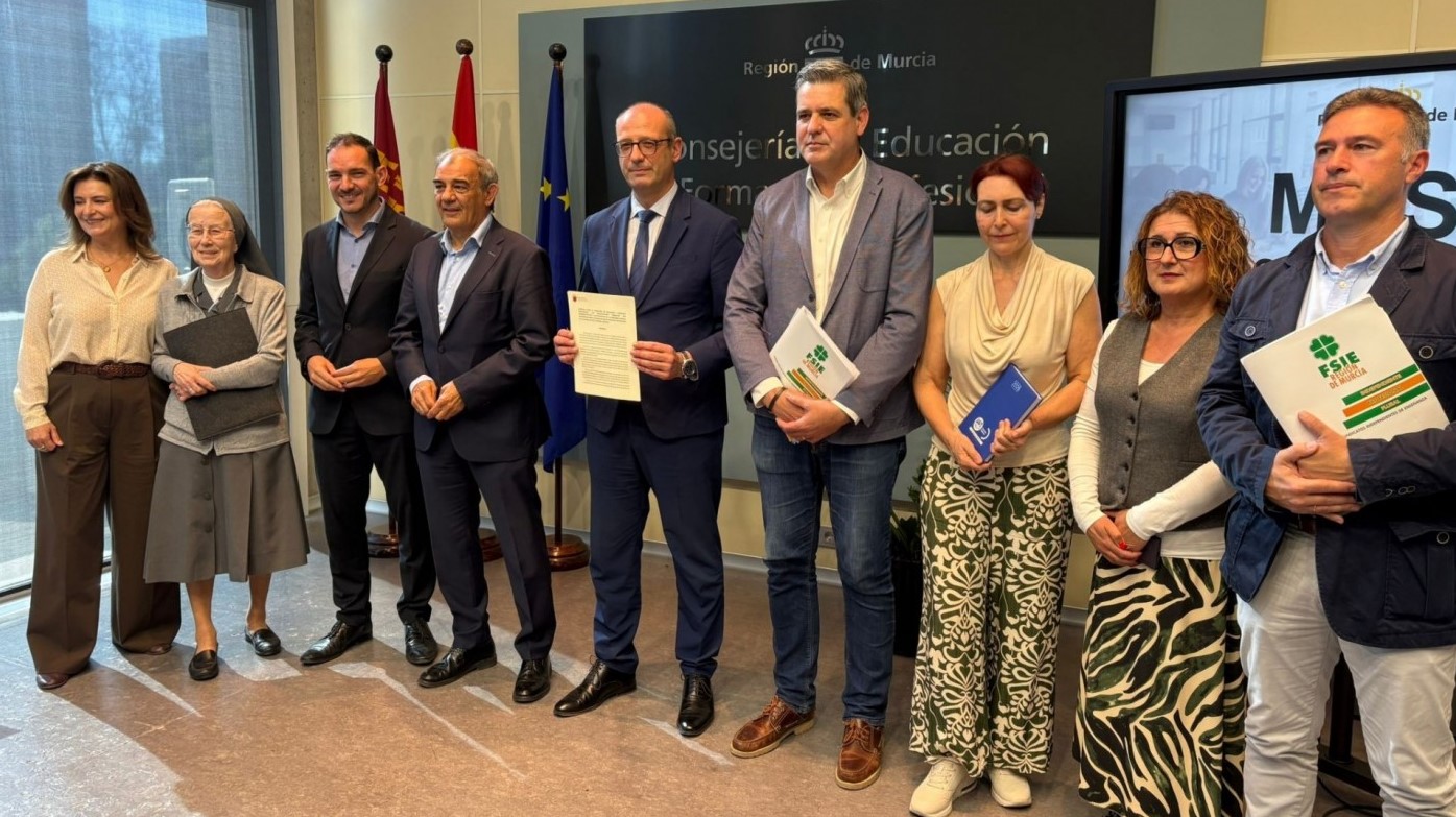 UCOERM firma un acuerdo que garantiza aulas y empleo en la enseñanza concertada hasta 2029
